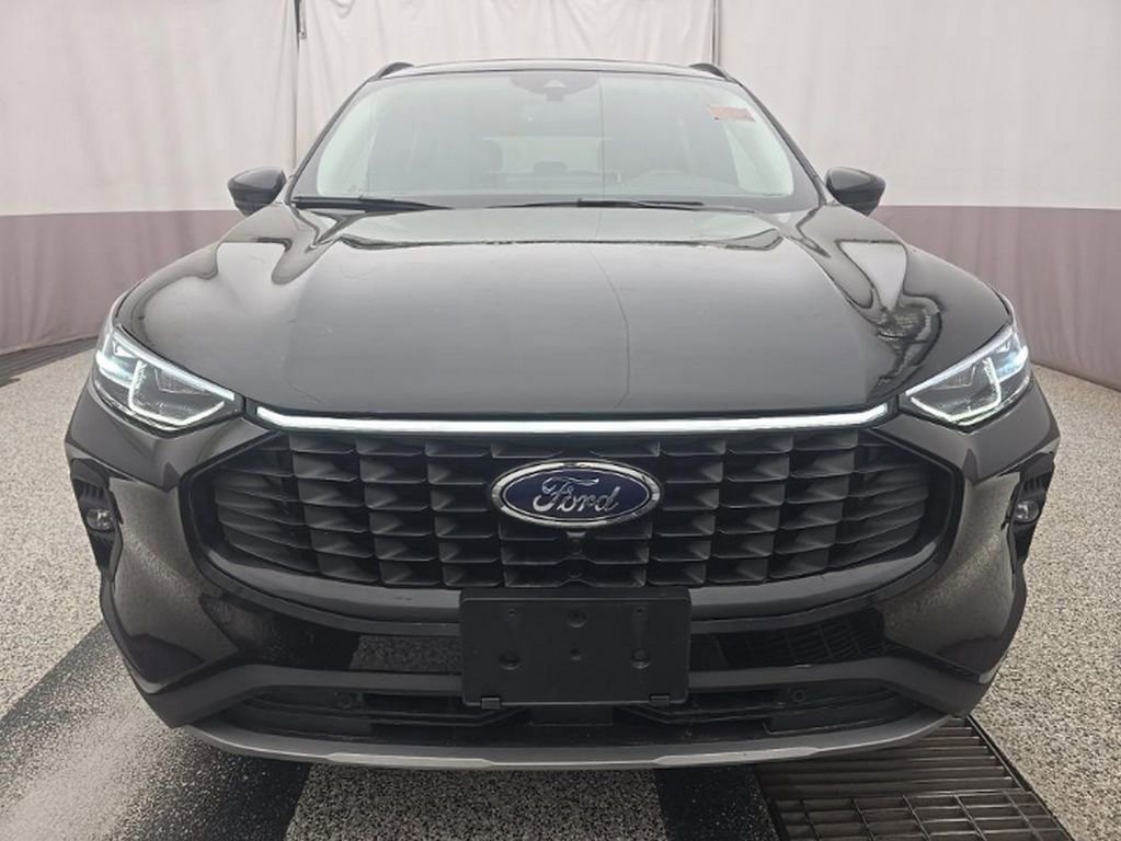 Used 2024 Ford Escape Platinum AWD/4WD image 3