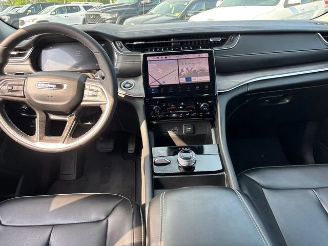 Used 2023 Jeep Grand Cherokee Limited AWD/4WD image 10