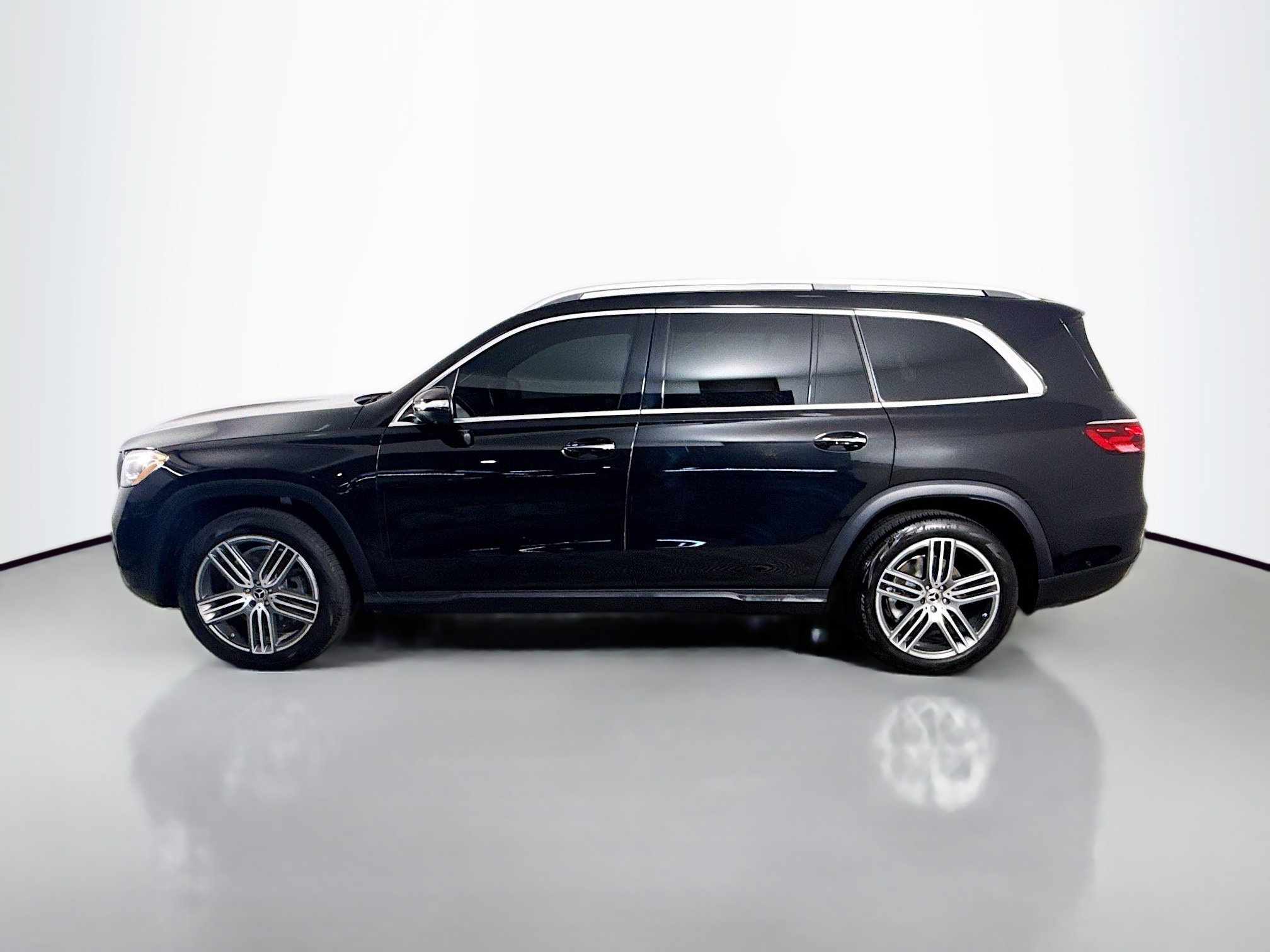Used 2025 Mercedes-Benz GLS 450 4MATIC image 6