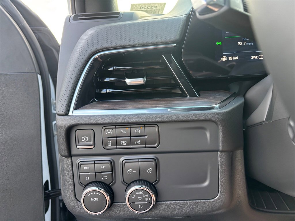 Used 2026 Chevrolet Suburban Premier image 19
