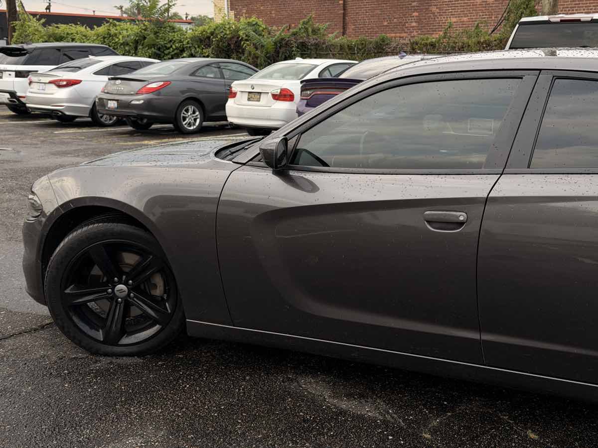 Used 2018 Dodge Charger R/T RWD image 9