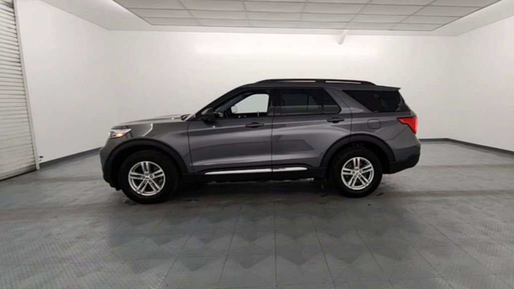 Used 2023 Ford Explorer XLT w/ Equipment Group 202A image 5
