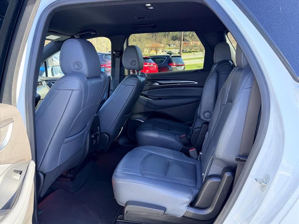 Used 2023 Buick Enclave Essence image 14
