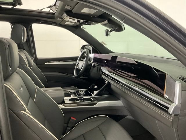Used 2025 Cadillac Escalade Premium Luxury AWD/4WD image 28