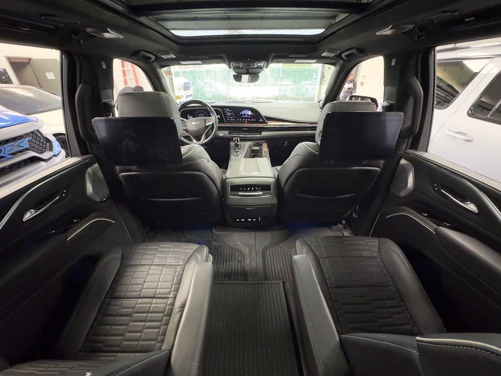 Used 2022 Cadillac Escalade Sport Platinum w/ LPO, ONYX Package image 23