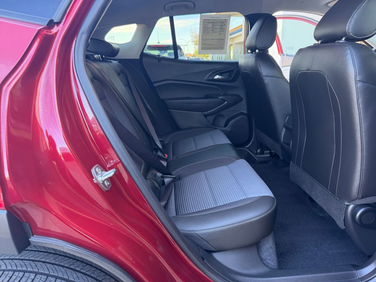 Used 2025 Chevrolet Trax LT image 27