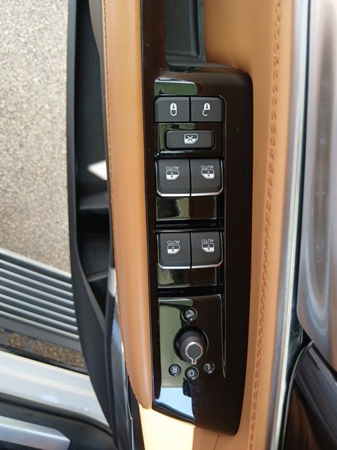 Used 2024 Jeep Grand Wagoneer Series III w/ Rear Seat Video Group 1 AWD/4WD image 69