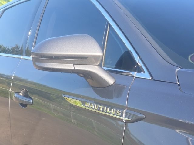 Used 2023 Lincoln Nautilus Reserve AWD/4WD image 7