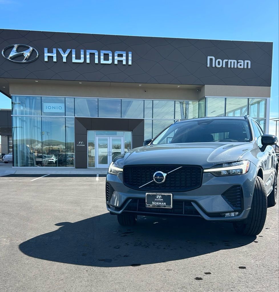 Used 2023 Volvo XC60 B5 Plus image 1