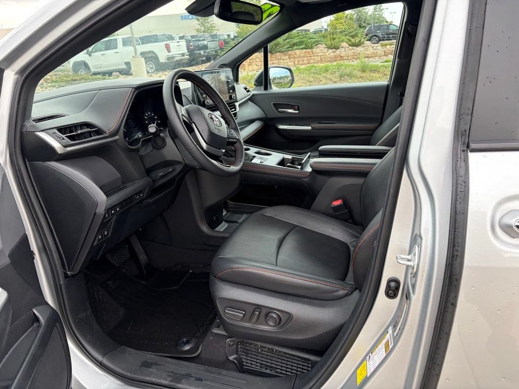 Used 2023 Toyota Sienna XSE w/ XSE Plus Package AWD/4WD image 10