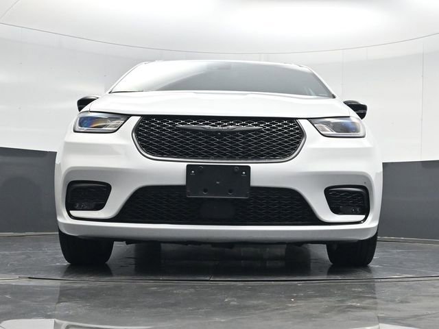 Used 2025 Chrysler Pacifica Limited image 54