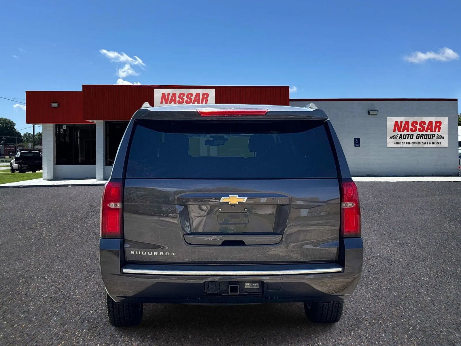 Used 2016 Chevrolet Suburban LTZ RWD image 5