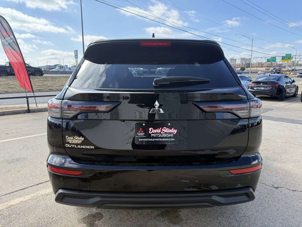 New 2026 Mitsubishi Outlander ES image 5