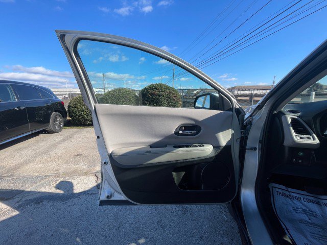 Used 2016 Honda HR-V LX image 8