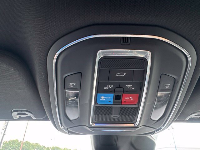 Used 2024 Jeep Wagoneer L Series II AWD/4WD image 26