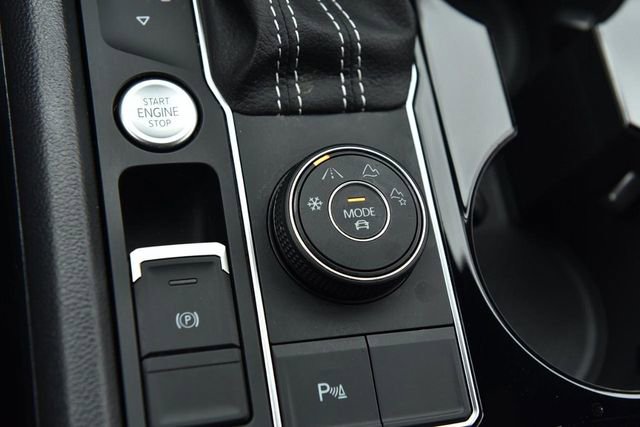 Used 2023 Volkswagen Atlas Cross Sport SE w/ Panoramic Sunroof Package image 17