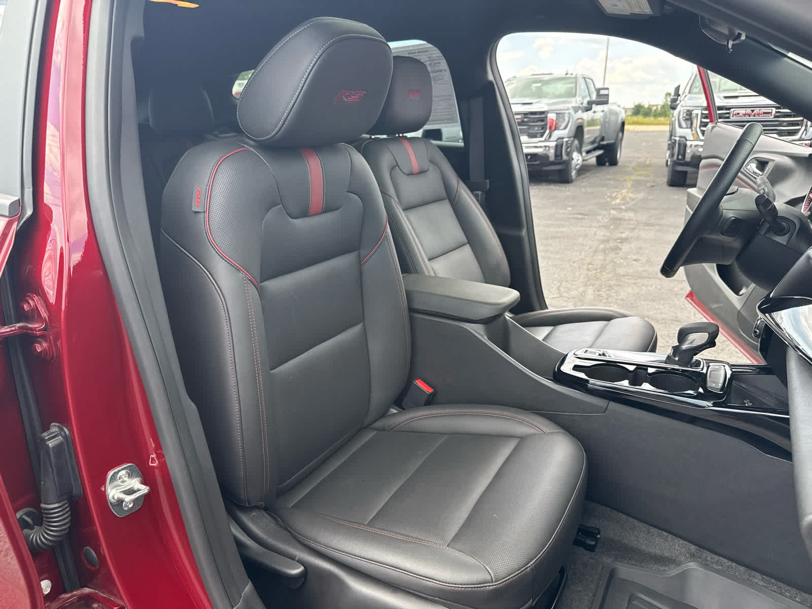 Certified 2025 Chevrolet Trax RS FWD image 28