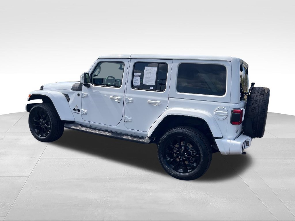 Used 2022 Jeep Wrangler Unlimited Sahara AWD/4WD image 3