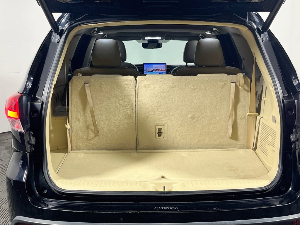 Used 2019 Toyota Highlander XLE FWD image 31