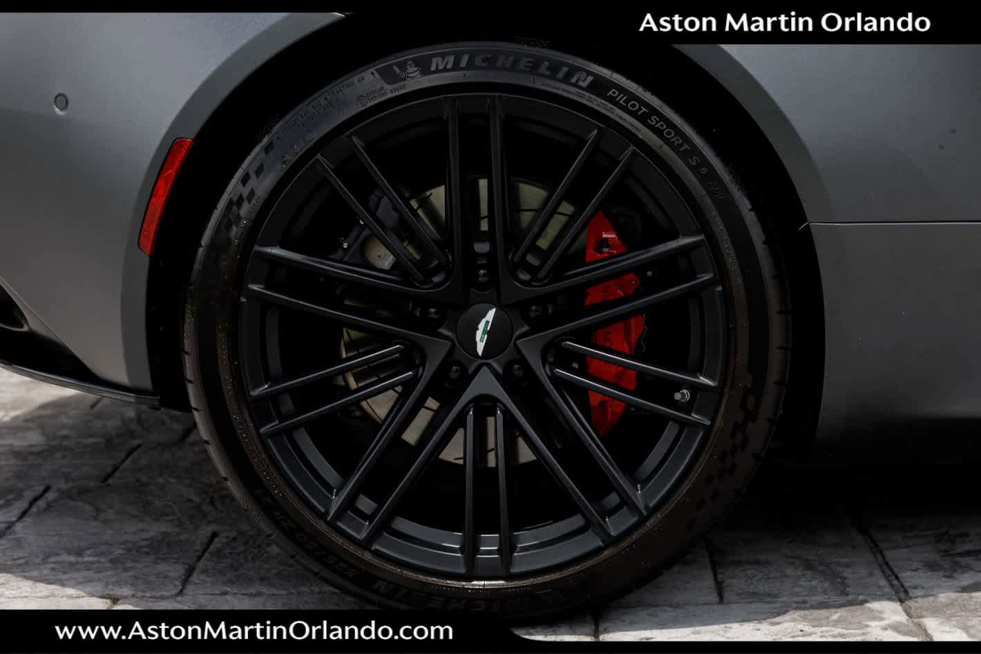 Used 2024 Aston Martin DB12 Coupe RWD image 21