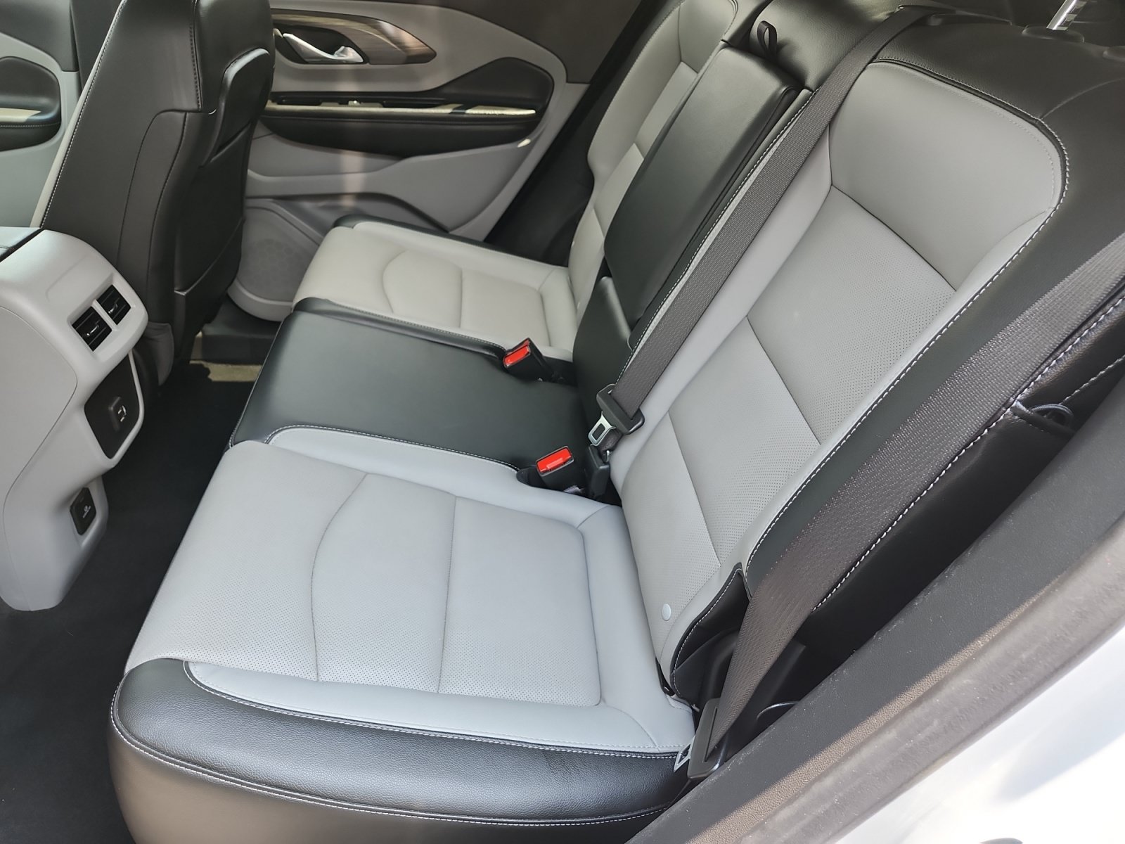 Used 2023 GMC Terrain SLT w/ Infotainment Package II AWD/4WD image 13
