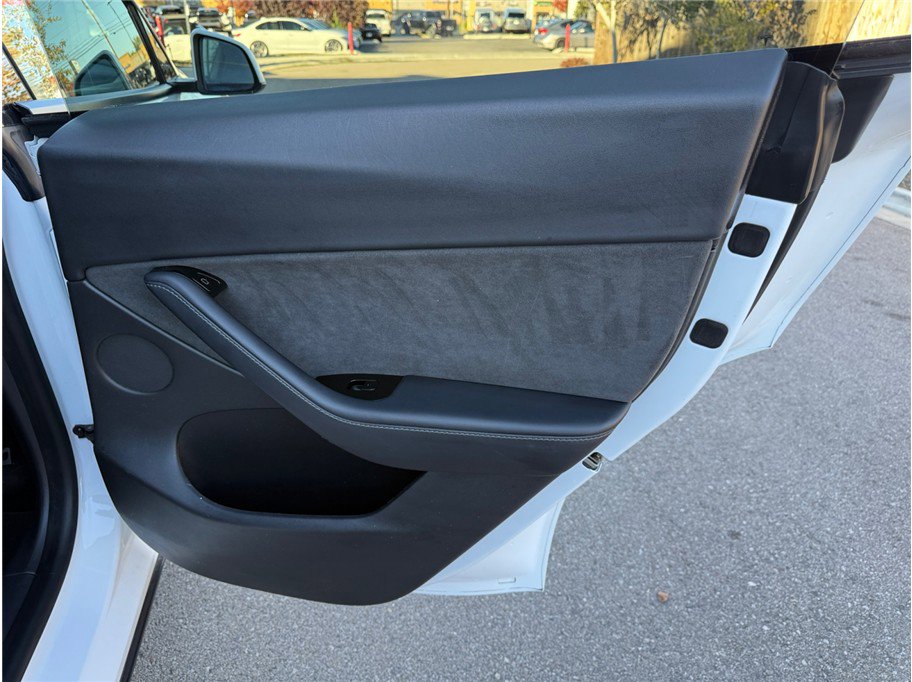 Used 2020 Tesla Model Y Long Range image 35