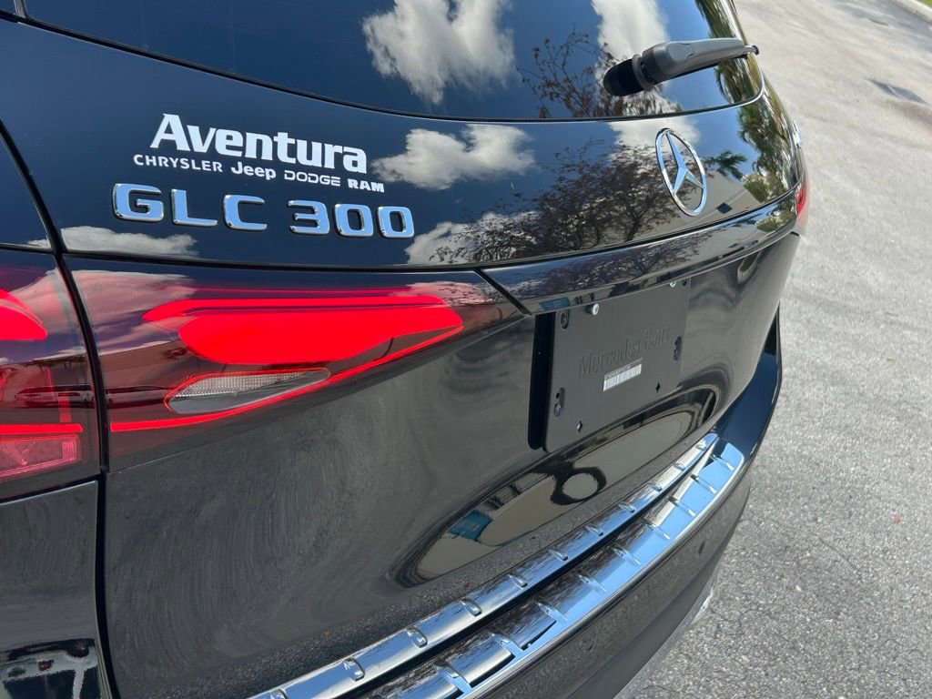 Used 2023 Mercedes-Benz GLC 300 4MATIC w/ Exclusive Trim Package image 19