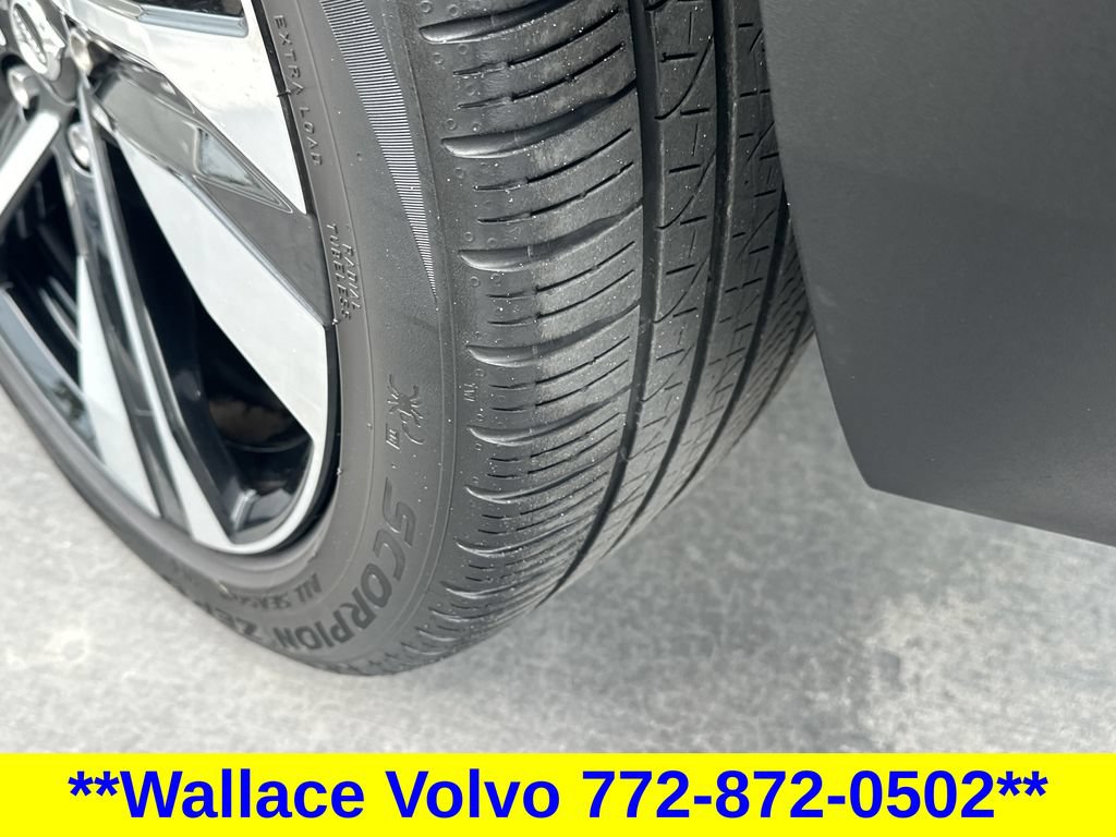 Used 2023 Volvo XC40 B5 Ultimate w/ Protection Package AWD/4WD image 11