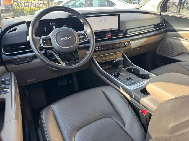 Used 2025 Kia Carnival FWD image 11