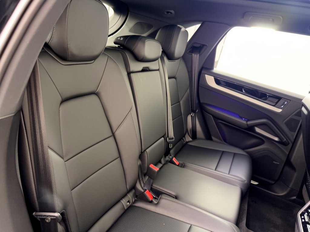 Certified 2026 Porsche Cayenne AWD/4WD image 29