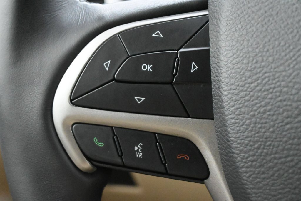 Used 2019 Jeep Grand Cherokee Limited AWD/4WD image 6