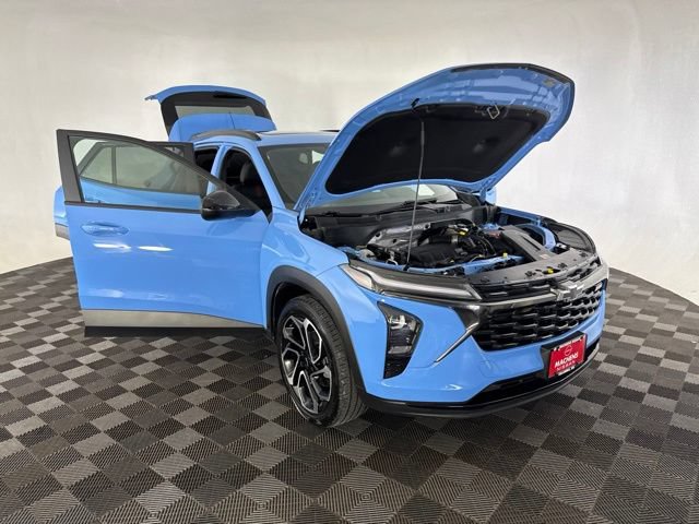 Used 2024 Chevrolet Trax RS w/ Sunroof Package FWD image 12
