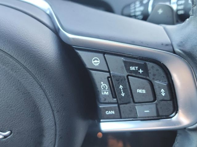 Used 2018 Jaguar E-PACE R-Dynamic SE image 18