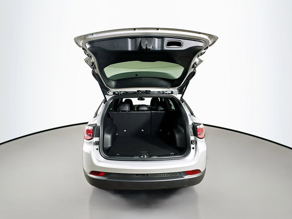 Used 2026 Jeep Compass Latitude image 33