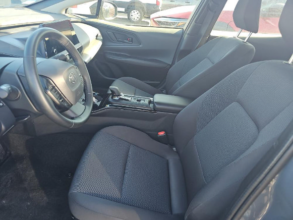 Used 2025 Toyota Prius LE FWD image 10
