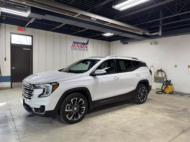 Certified 2022 GMC Terrain SLT w/ Infotainment Package II AWD/4WD image 1