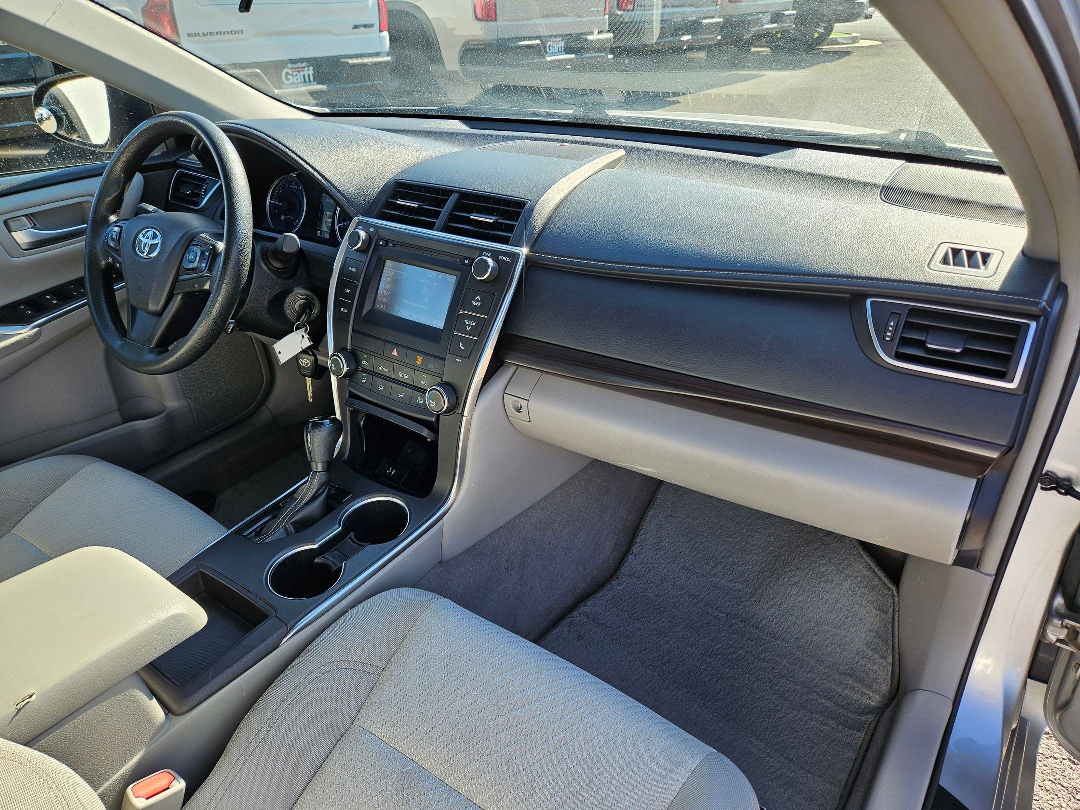 Used 2017 Toyota Camry LE FWD image 39