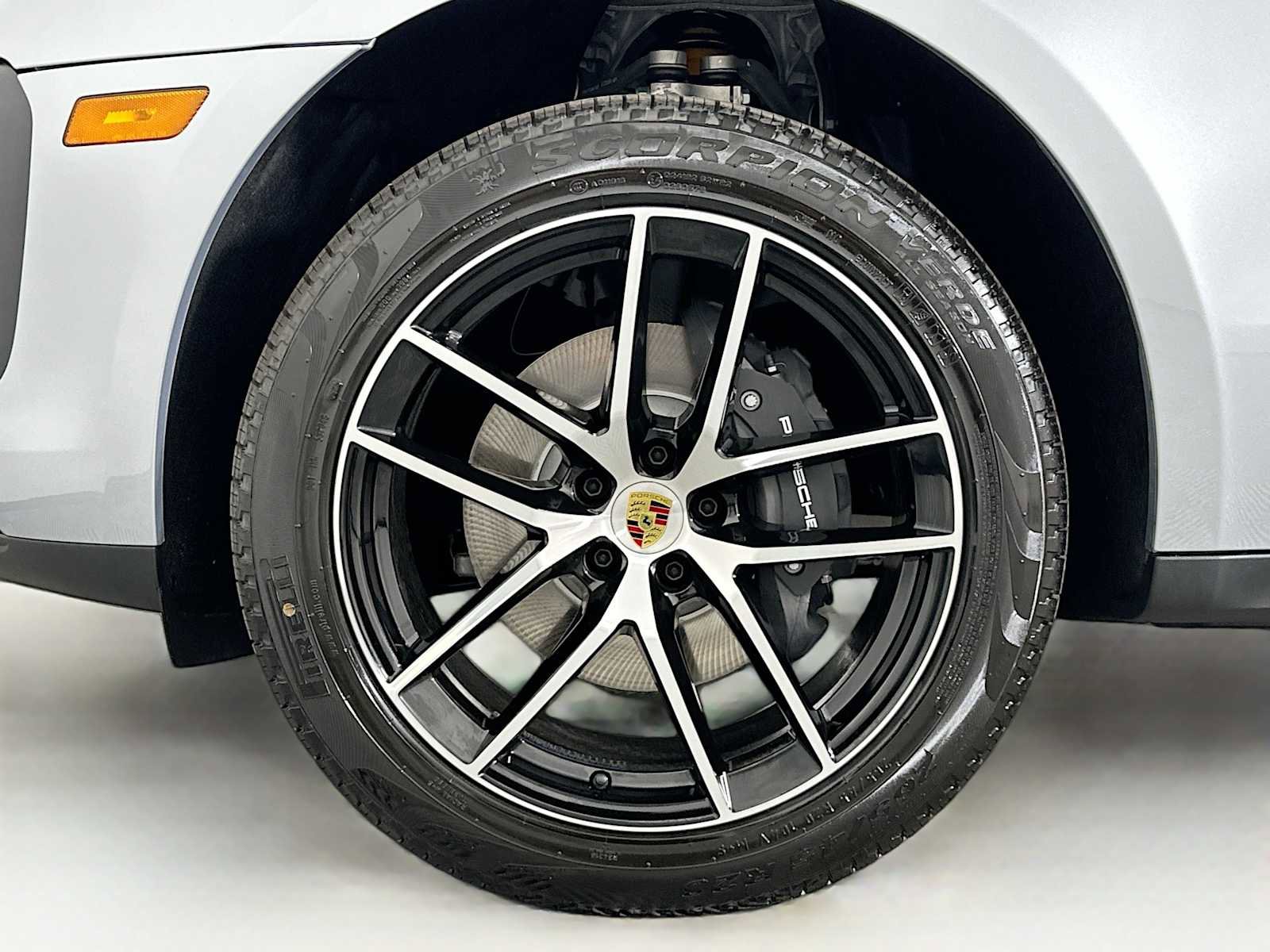 New 2025 Porsche Macan image 32