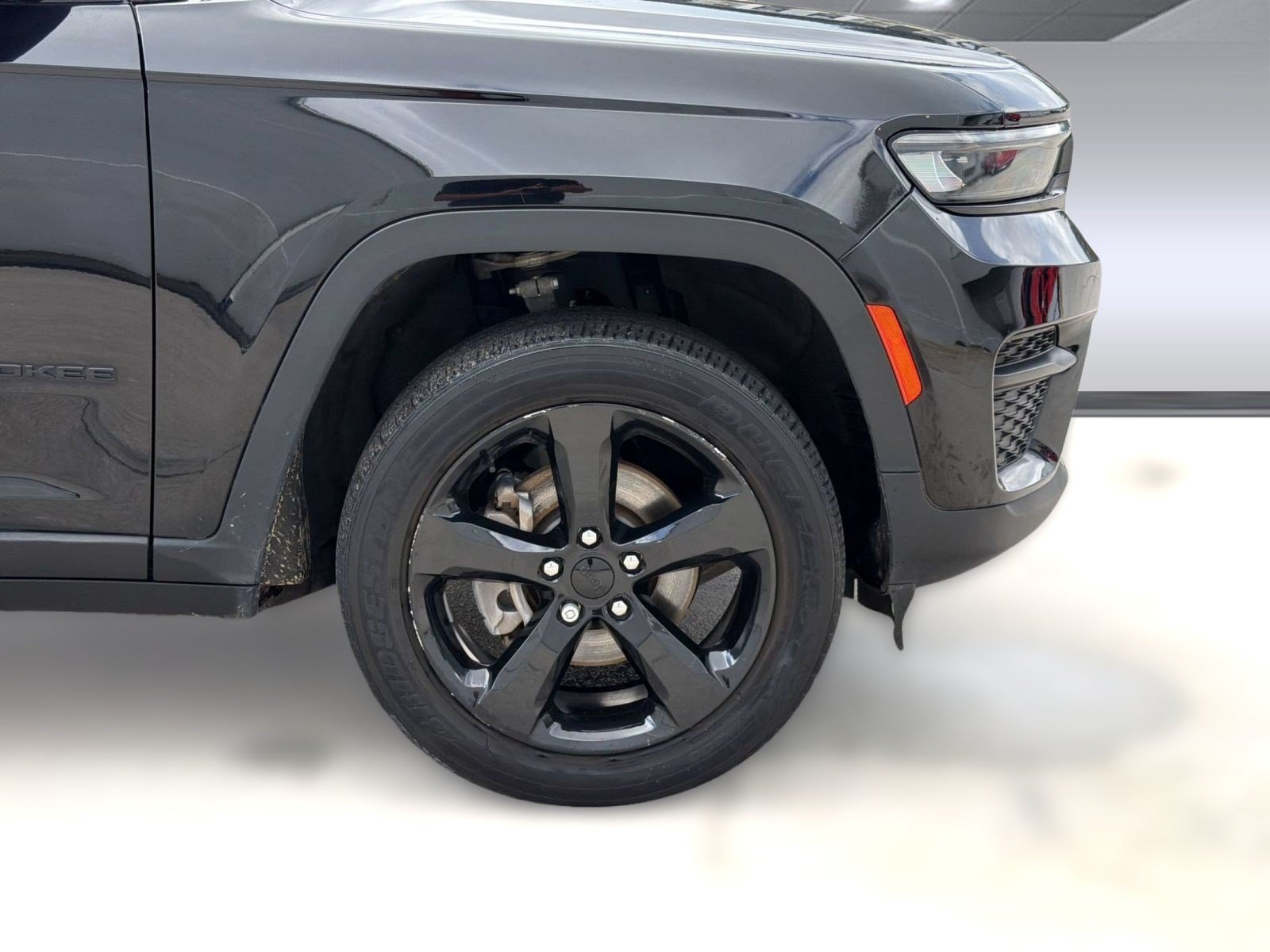 Used 2023 Jeep Grand Cherokee Altitude AWD/4WD image 12