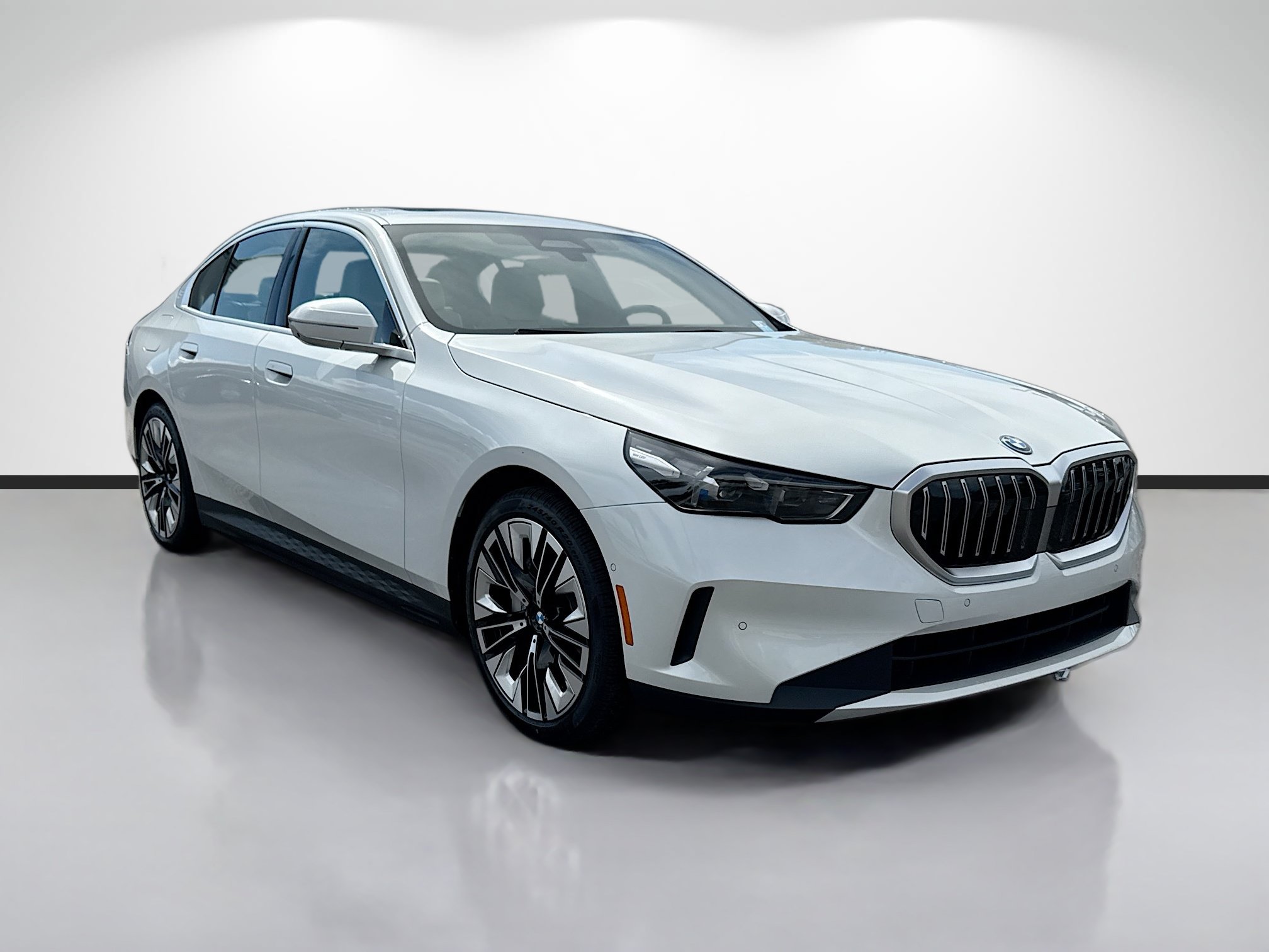 New 2027 BMW i5 xDrive40 AWD/4WD image 1
