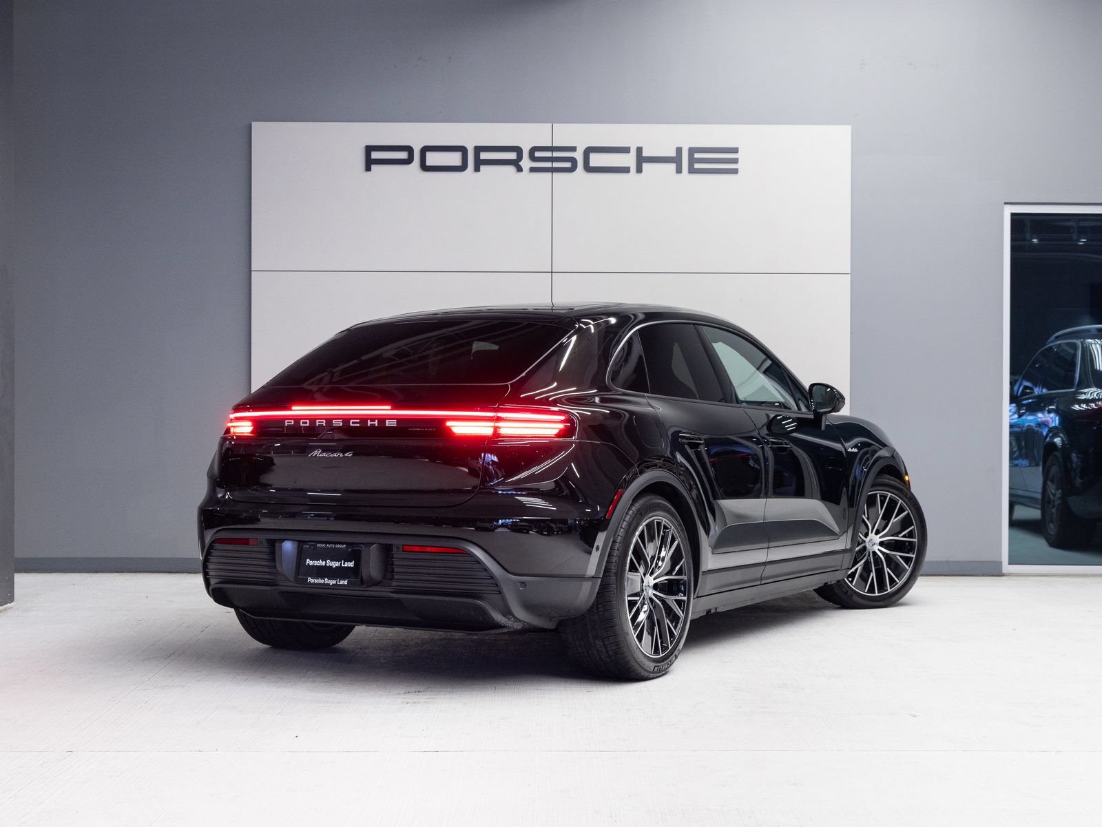 Used 2026 Porsche Macan 4 Electric AWD/4WD image 7