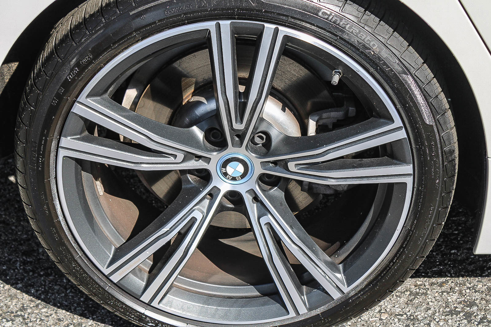 Used 2024 BMW 330e image 11