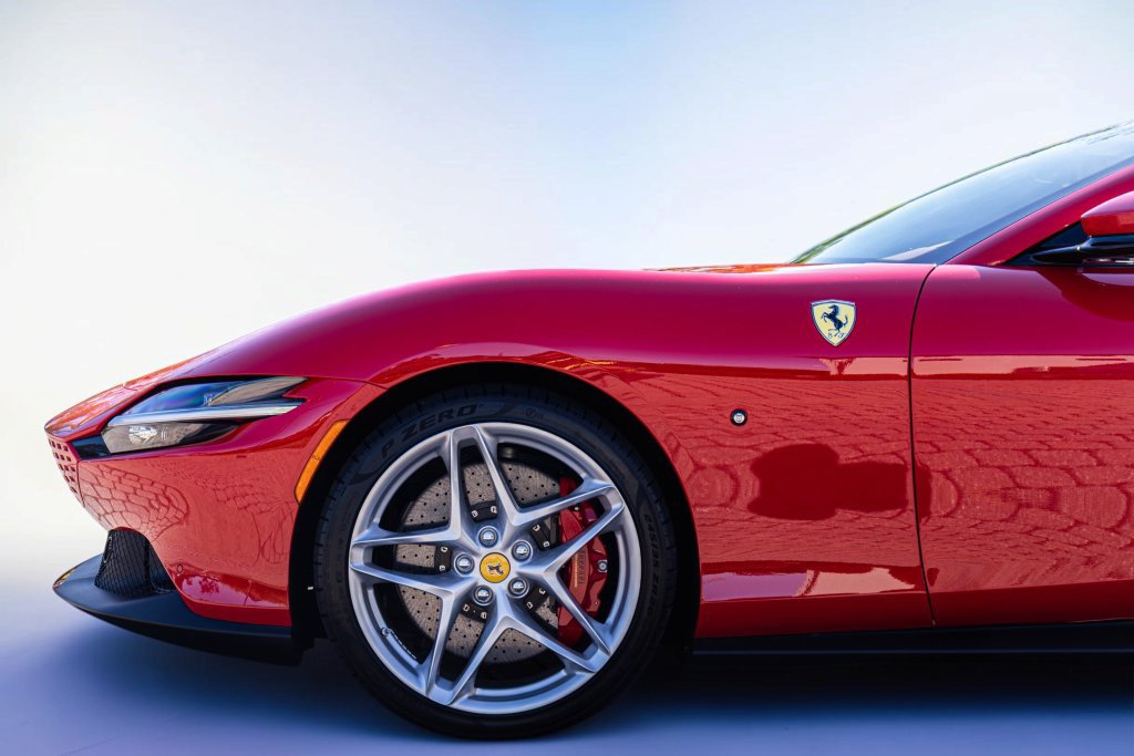 Certified 2025 Ferrari Roma Spider RWD image 28