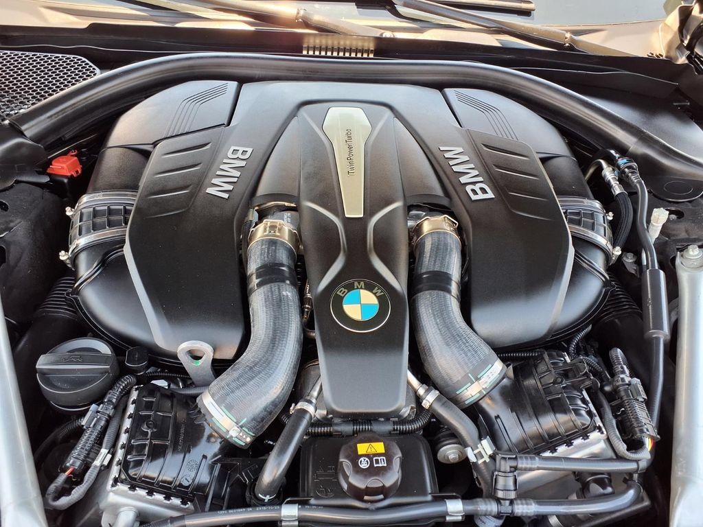 Used 2019 BMW 750i xDrive w/ M Sport Package AWD/4WD image 16