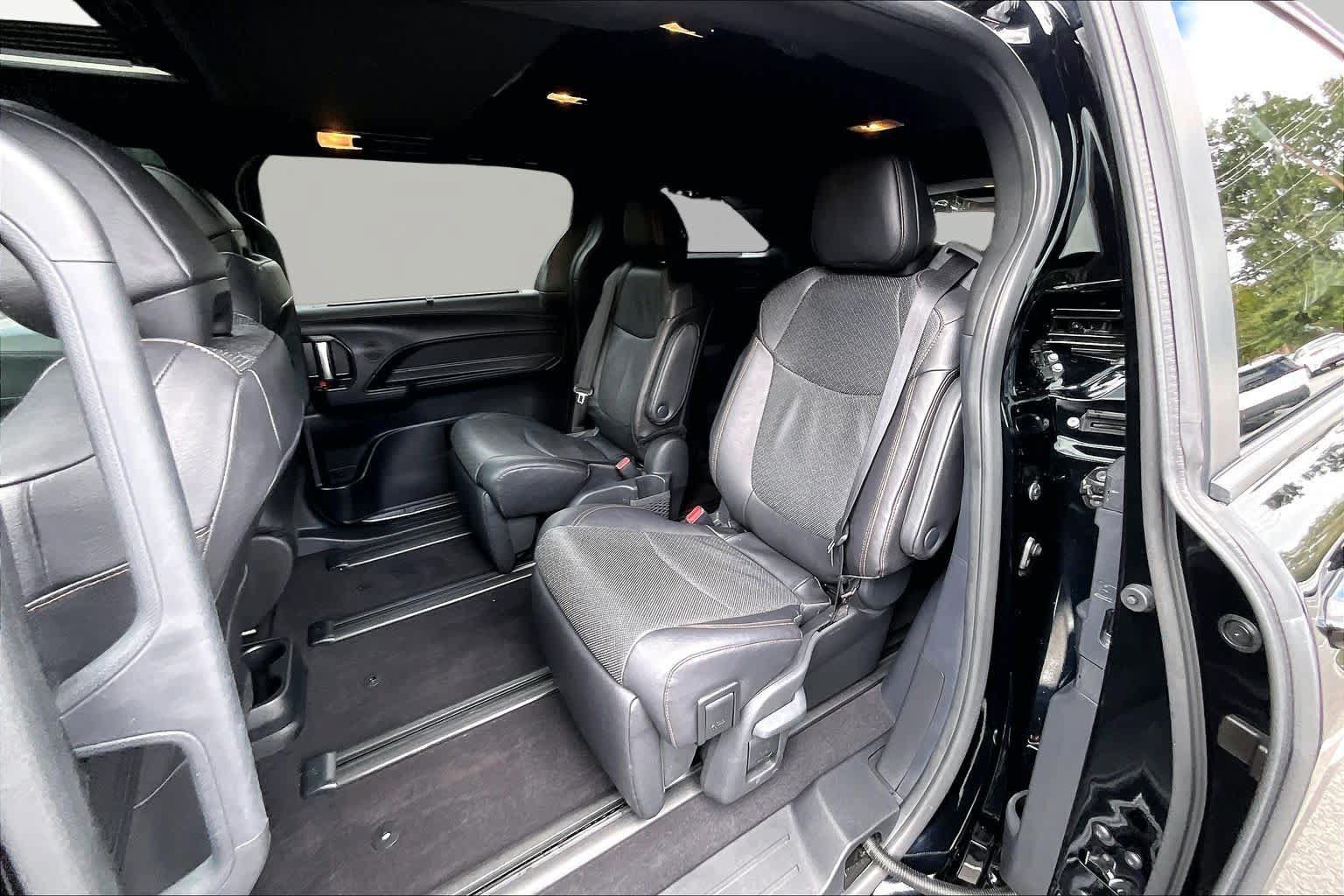 Certified 2025 Toyota Sienna Limited FWD image 21