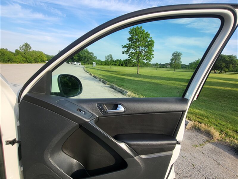 Used 2013 Volkswagen Tiguan SE FWD image 26