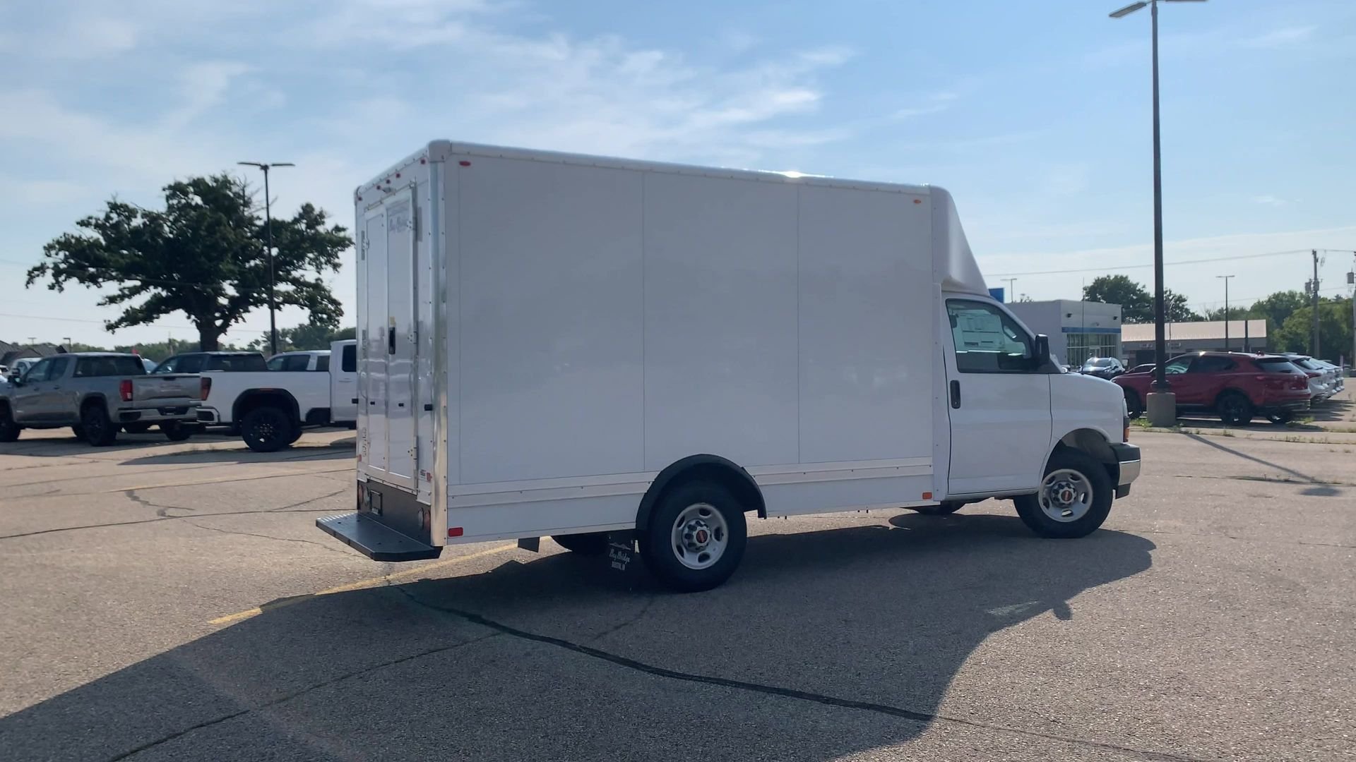 New 2025 GMC Savana 3500 w/ Power Convenience Package RWD image 32