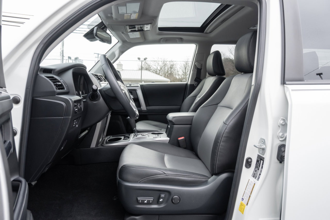 Used 2022 Toyota 4Runner SR5 Premium image 2