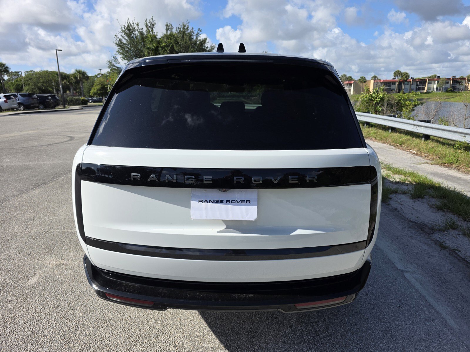 New 2026 Land Rover Range Rover Long Wheelbase SE AWD/4WD image 6