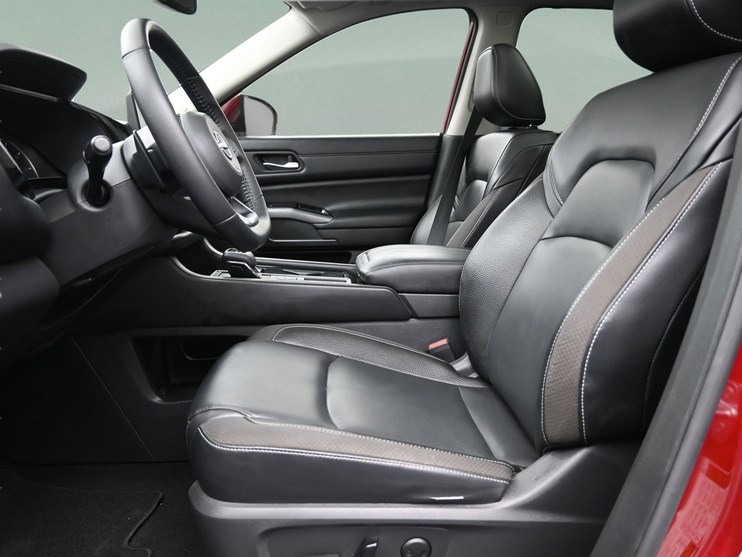 Used 2022 Nissan Pathfinder SL w/ SL Premium Package image 17